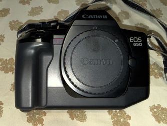 Canon EOS 650 35mm Film SLR Camera Body Only EF Mount Strap Clean and Tested