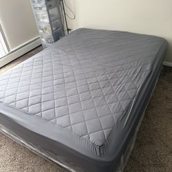 Queen matress and boxspring 