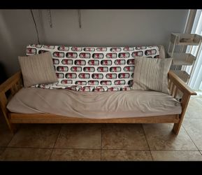Futon couch/bed