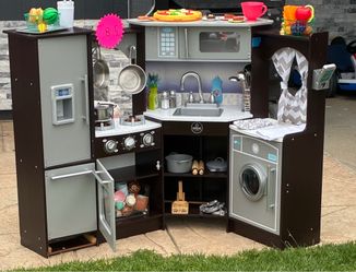 KidsKraft ultimate Corner Play Kitcken