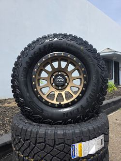 17" LOCK Yosemite w/ 33" Goodyear tires