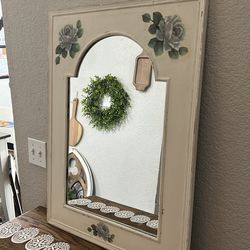 Chic and shabby mirror
