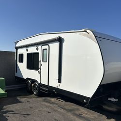 2018 Genesis 19ss Toy hauler