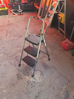 Rubbermaid Step Ladder