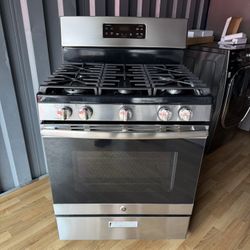 GE 5-burner gas stove in perfect working condition. Delivery and installation available with a 3-month warranty.
