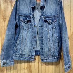 Levi’s Core Denim Trucker Jacket. Men’s Medium slim fit