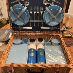 Vintage UK 1970's Sirram Wicker Picnic Basket for 4