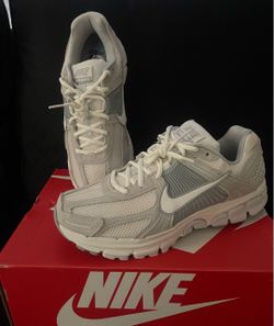 W NIKE ZOOM VOMERO 5