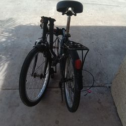 Bicicleta negra plegable