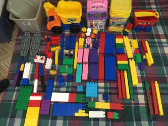 Mega Bloks HUGE Lot of 412 Pieces - 4 Vintage Sets and Others