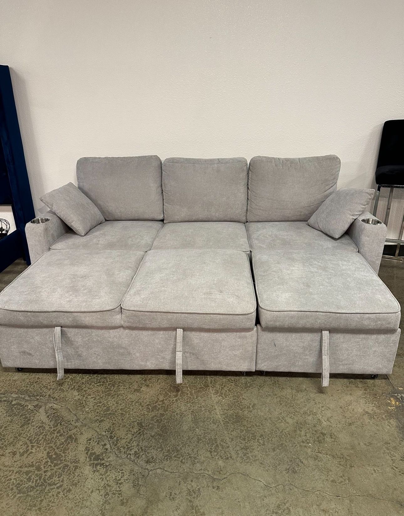 Now TRENDING 🔥 Modern Pull-Out Sleeper Sofa – Premium Design – NEW – Free Delivery – $495