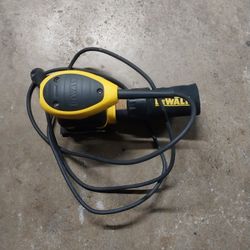 1/4 Sheet Palm Sander 2.4 A 60 Hz 1400 / min  OPM  ( Condition  Good  )