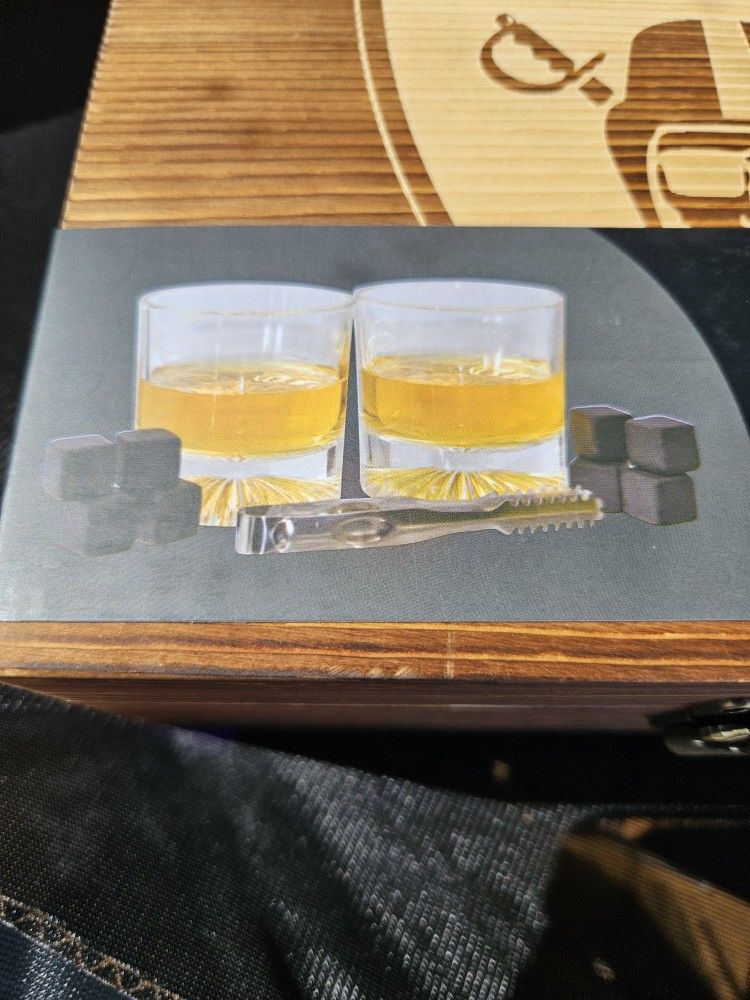 NFL WHISKEY GLASS SET FATHERS DAY OFFICIAL RAIDERS Wooden Box Set