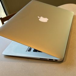 Apple MacBook Air 13” I5/8GB/256GB SSD $200