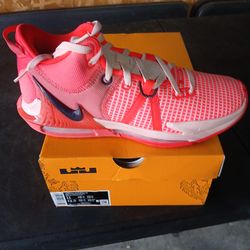 NIKE LEBRON WITNES VII