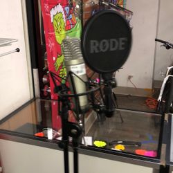 1003 Rode NT1-A Large Diaphragm Studio Condenser Mic W/ Shock Mount & Mic Stand 539543