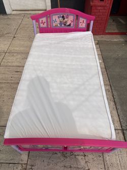 Toddler  girl bed whit mattress