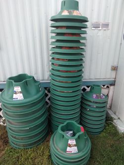 Christmas Tree Stand. Comes W/ Screws.