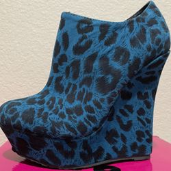 Womens Dollhouse Blue Cheetah Wedge Heels Size 10 - NEW WITHOUT BOX