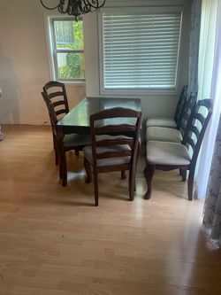 Table with 6 chairs