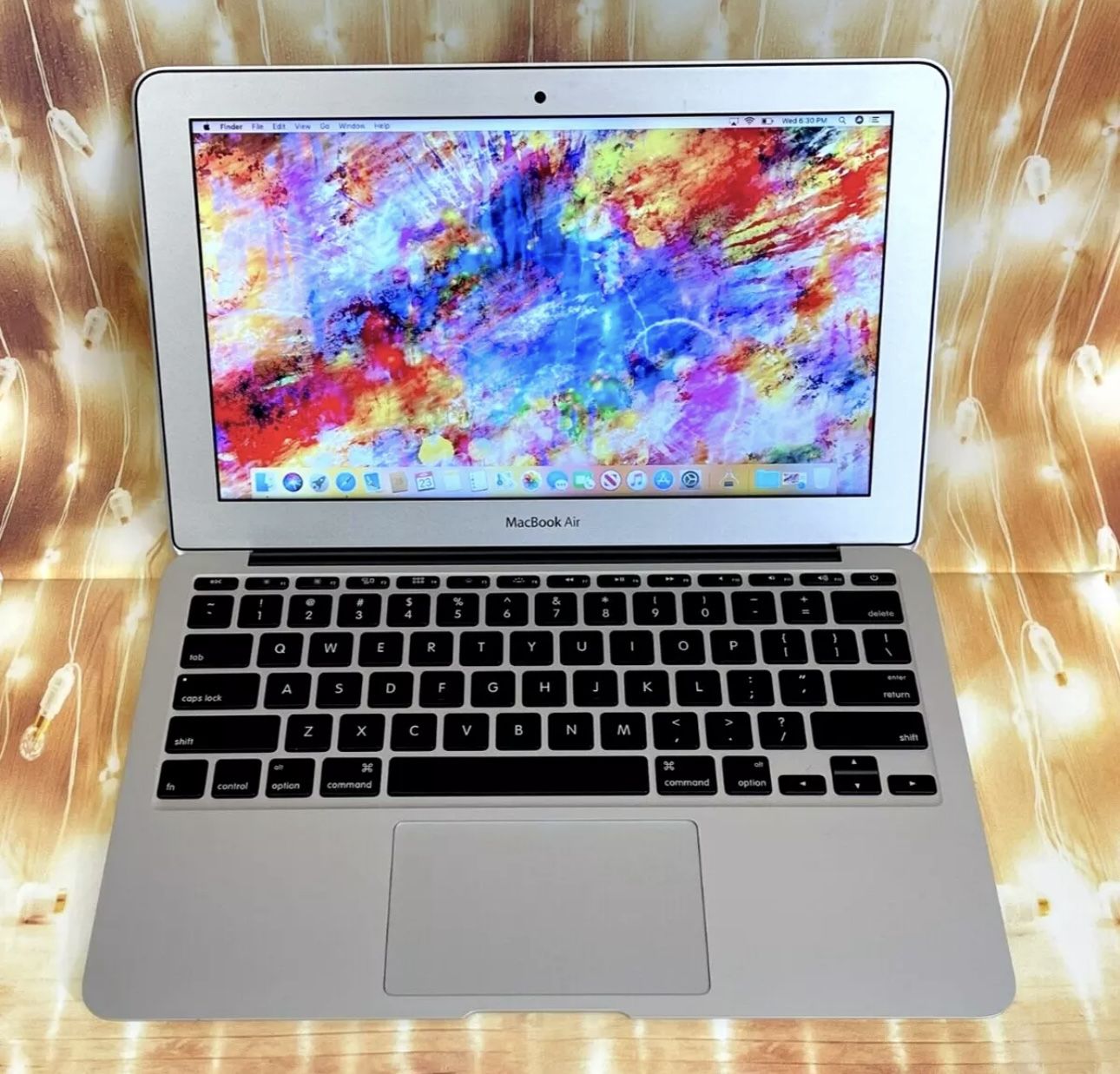 2015 Like New Macbook Air (4gb, 1.5ghz i3, 250gb Hard Drive, Amazing Condition