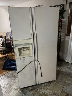 Refrigerator 