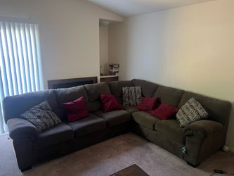 Large Brown L-Shaped Sectional Sofa – No Rips or Tears