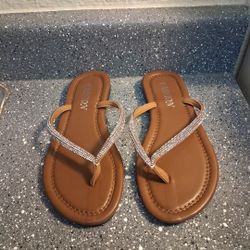 Brand New Fashion Women's Sandals Size pickup Between 2;00-10:45 Rainbow/charleston Cash Only Read Description 