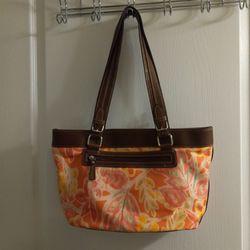 CHAPS Purse...like New! Used 1 Time.