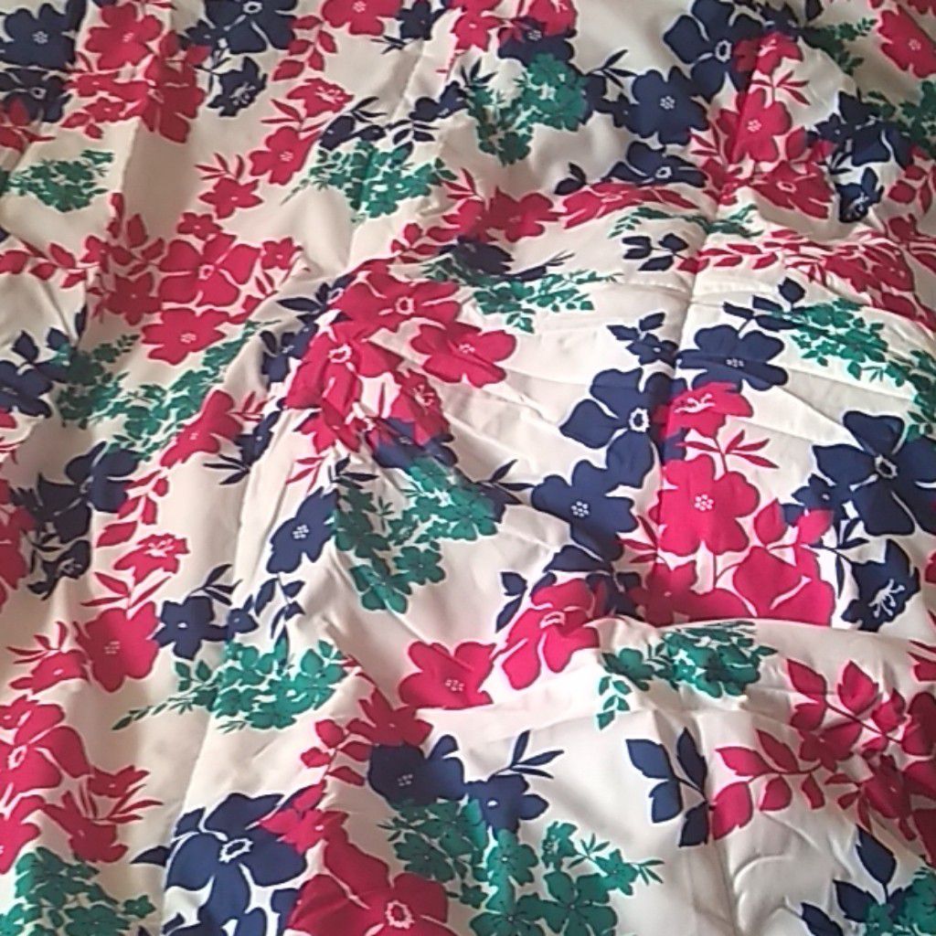 Full size 3 piece reversible Floral Comforter set