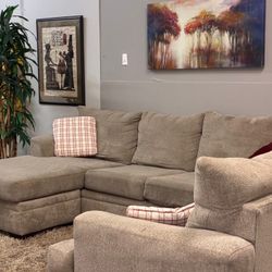 🩶 Large Sectional Sofa with Chaise – Grade B