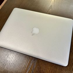 MacBook Air Laptop (13 inch, Early 2014)