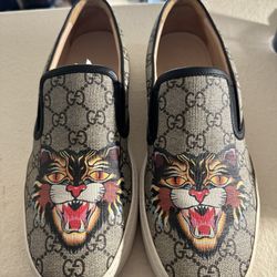 Gucci Black/Beige GG Supreme Canvas Tiger Print Slip On Sneakers