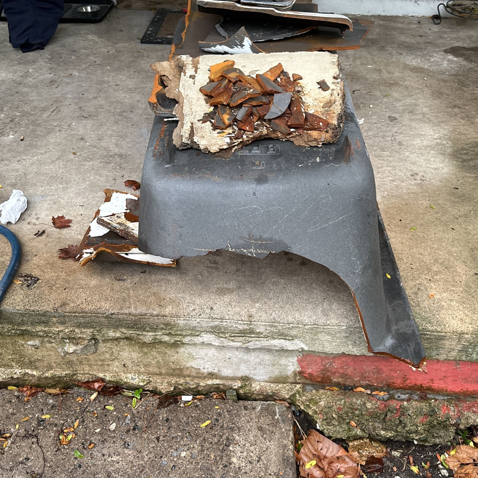 Free Cast Iron Tub For Scrap Money. 