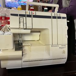 Husqvarna Sewing machine, Viking Huskylock #905 - Used Once! 