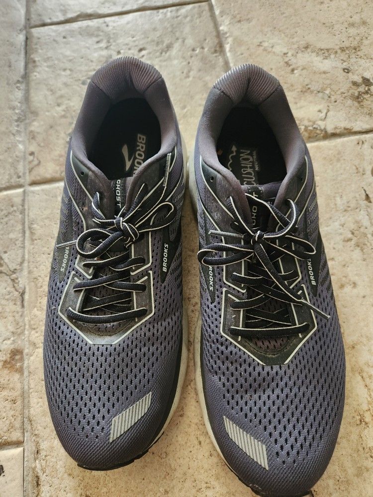 Brooks Sneakers