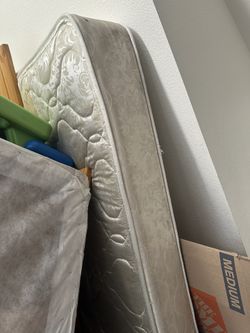 Bunkbeds +one Matress