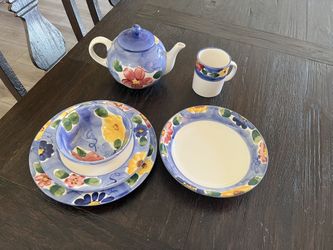 Dish ware - set of 4, plus teapot