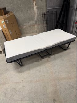 Foldable cot/ Mattress