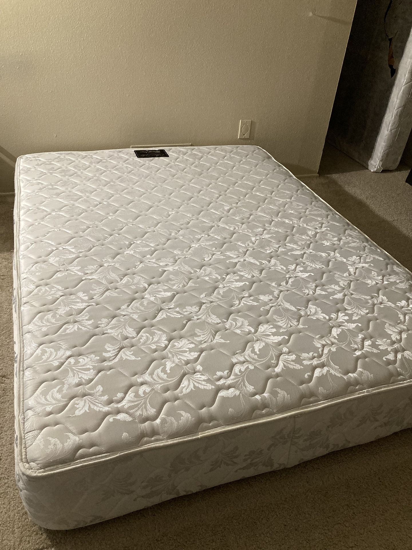Firm/ Semi Firm queen mattress