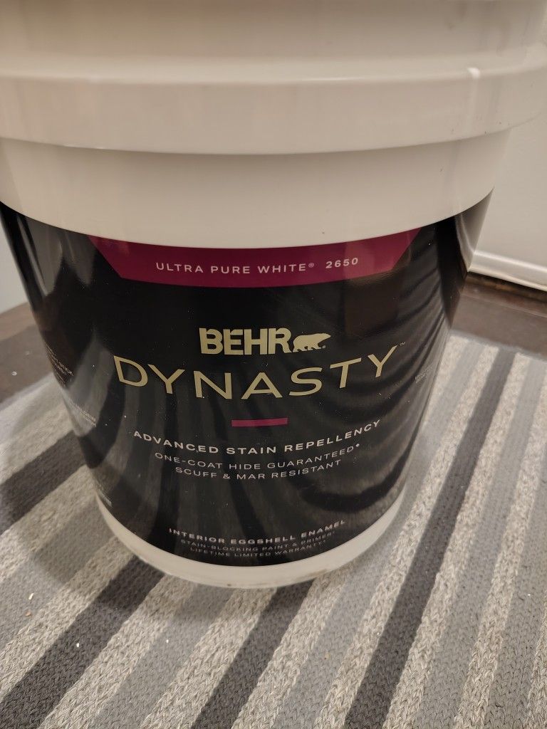 Behr Dynasty 5 Gallon Melting Icicles Color