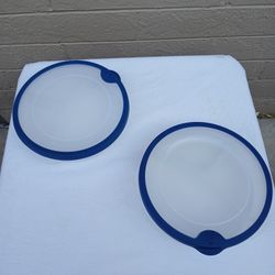 2 RUBBER MAID ROUND PLASTIC DIVIDERS WITH TIGHT FITTING LIDS 