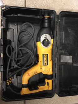 Drill DEWALT D25223K 1-Inch D-Handle SDS Rotary Hammer