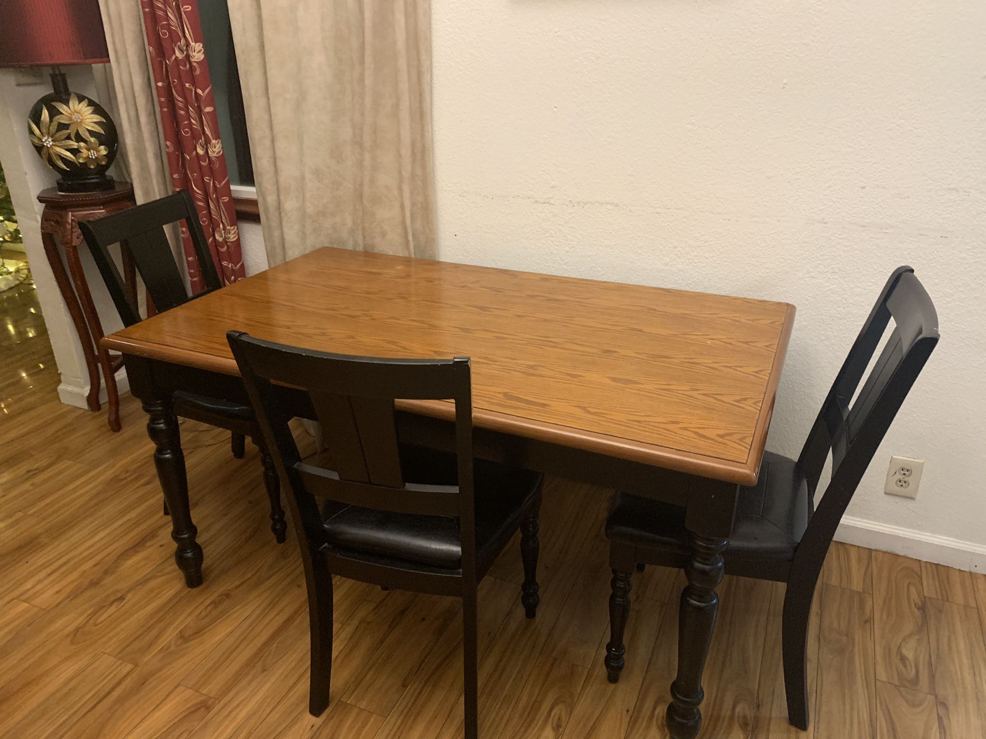 Dining table (comedor) 4 chairs