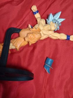 Goku figure
