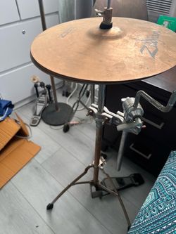 Zildjian Cymbal on Stand