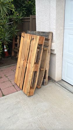 FREE PALLETS