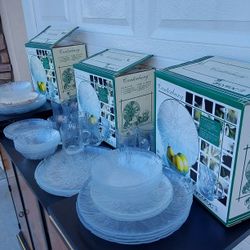 Service Of 16 Dishes