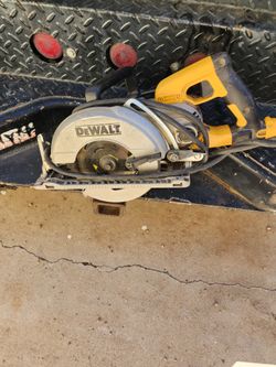 Dewalt Saw