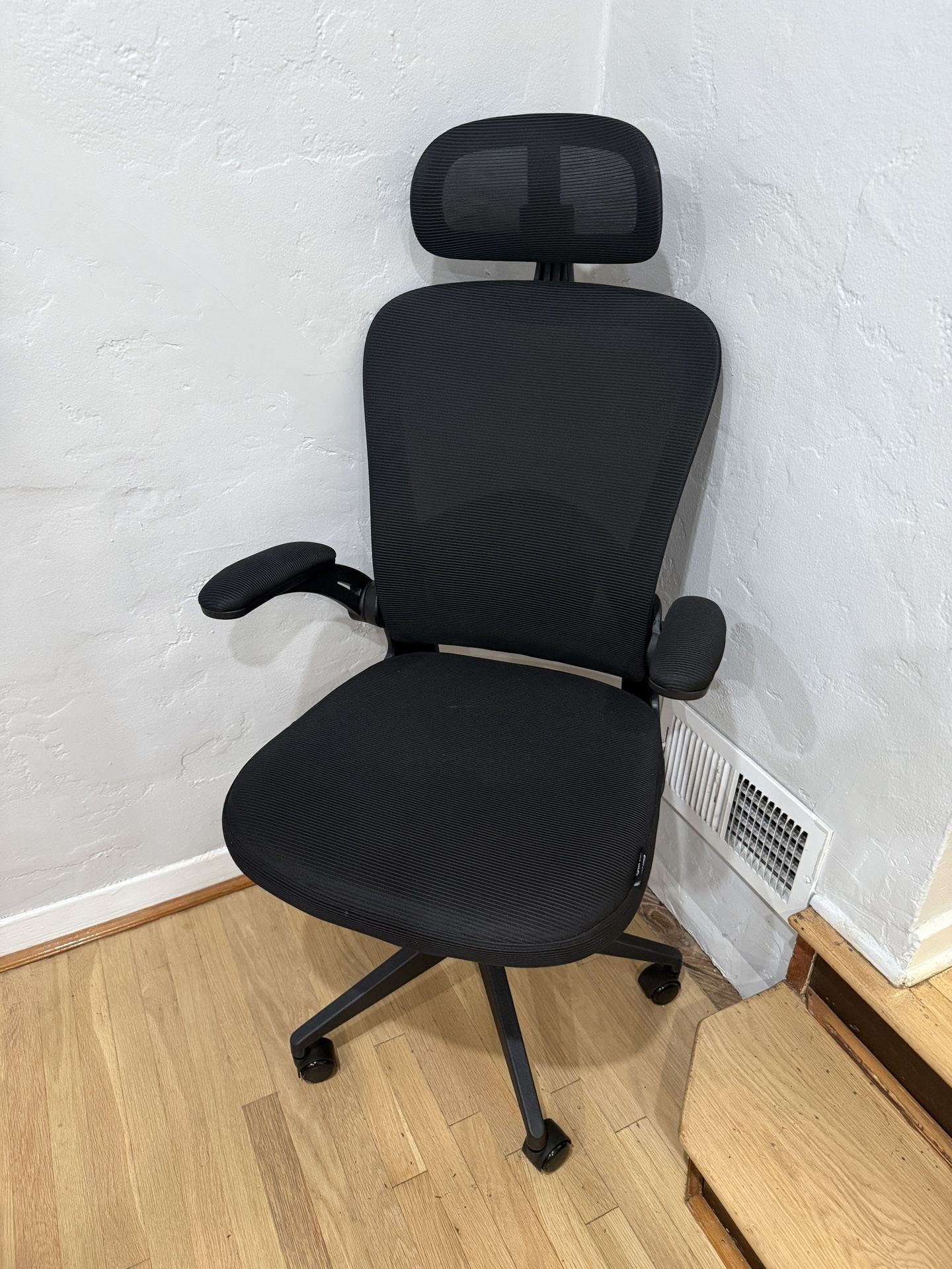 Ergonomic Office chairs 100+ Stock